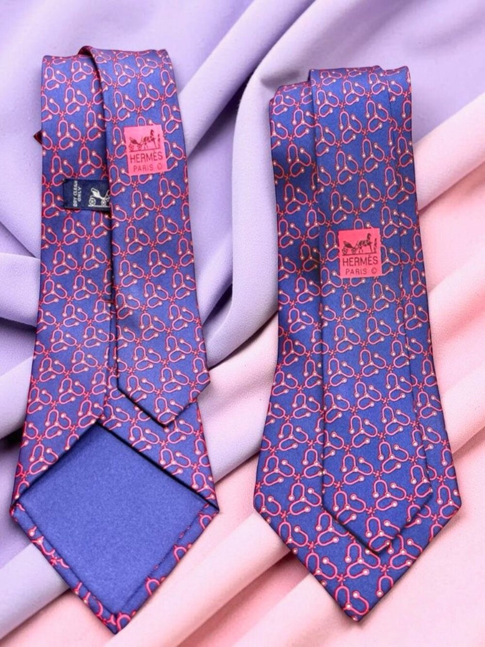 Unused Necktie Hermès Paris 100%  Silk France Made Dark Blue Purple Red (12)